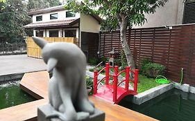 เอมส์เทลส์ คาแนล บูทิก เฮาส์